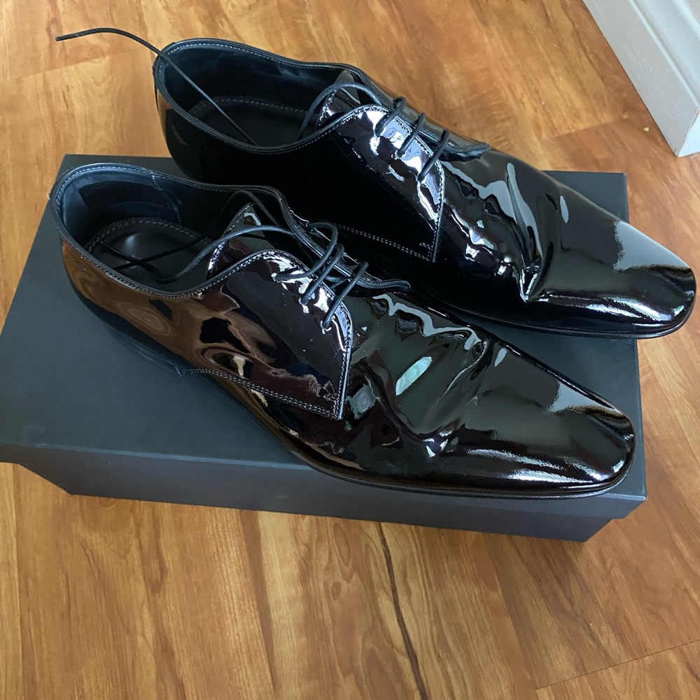 Hugo boss men’s leather dress shoes. US size 9.5. Black. Gently used